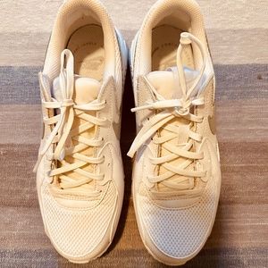 Nike Air Max Axis